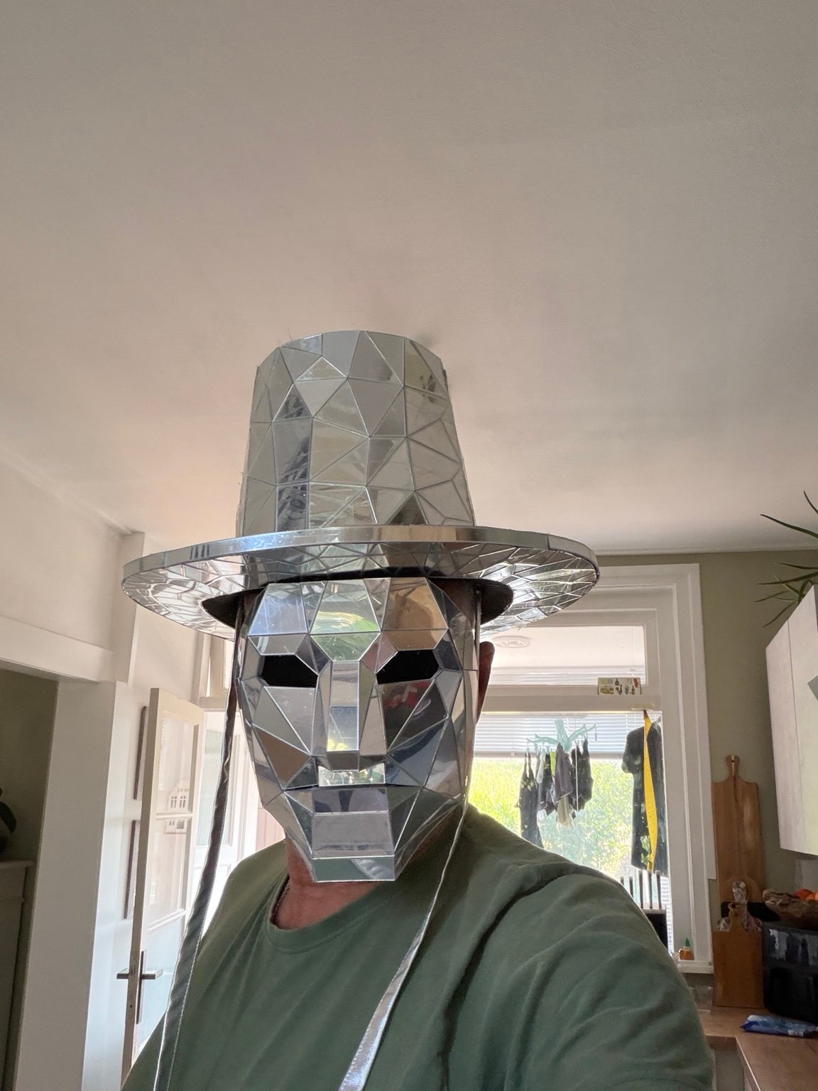 Mirror Man met spiegelhoed